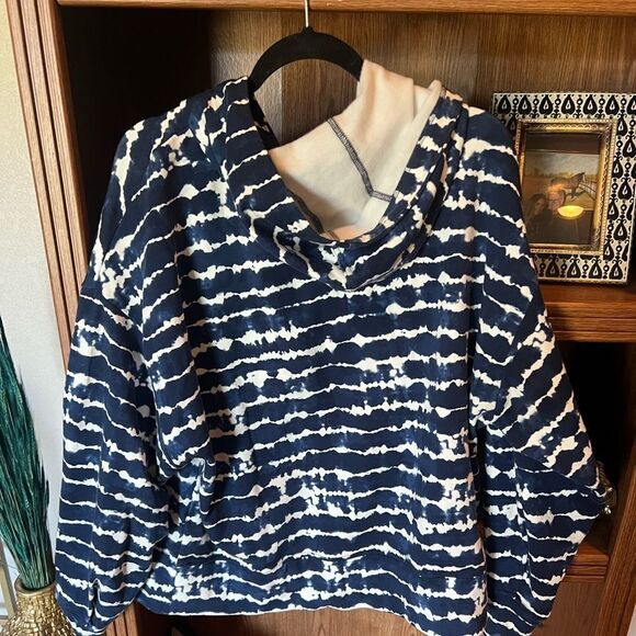 ATHLETA BALANCE PRINTED HOODIE - Picture 6 of 6